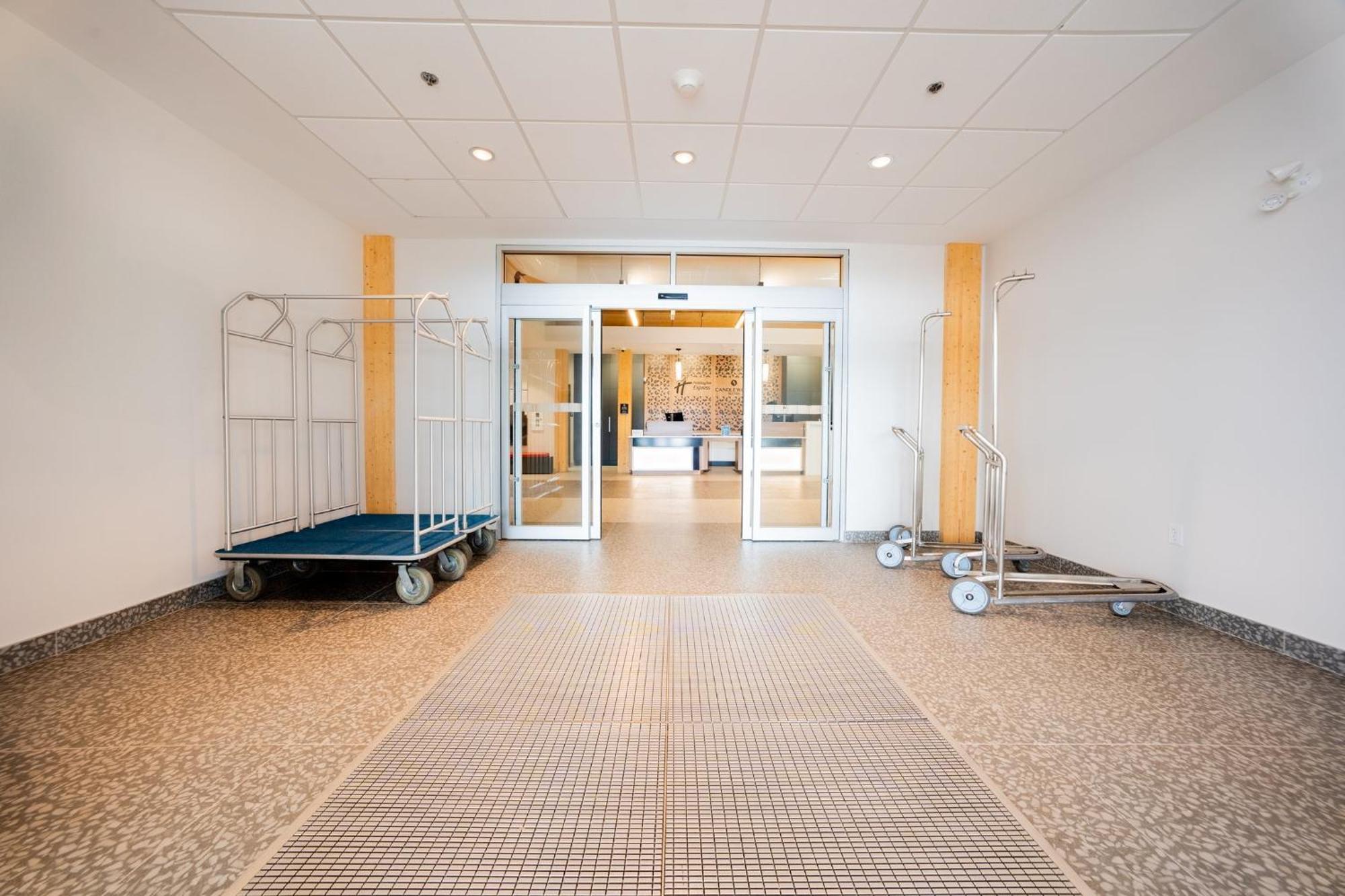 Holiday Inn Express & Suites - Trois Rivieres Ouest By Ihg Trois-Rivieres Exterior foto